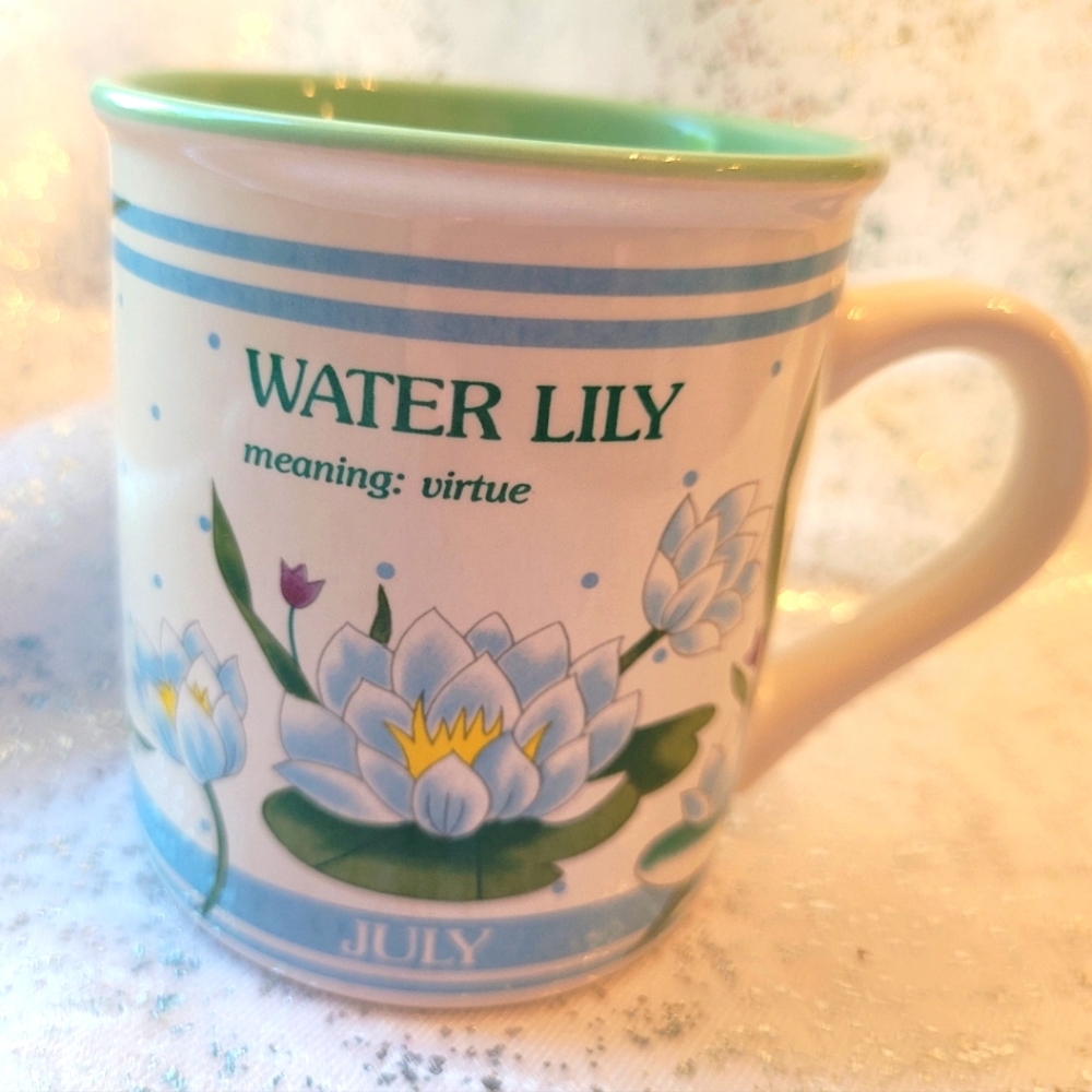 Water lily mug